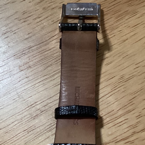 Michael Kors Lake Pave Silver-tone Embossed Leather Band Women’s Watch MK2583 - Picture 13 of 15